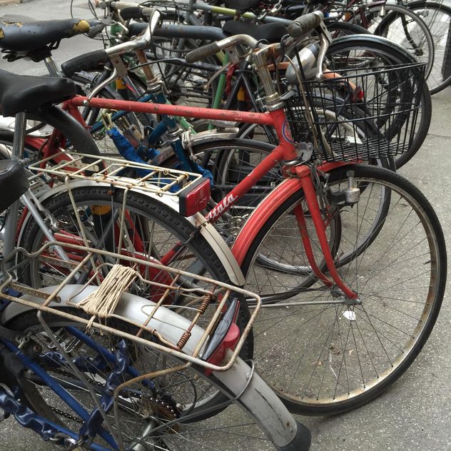 Old bikes on parking - image gratuit #183125 