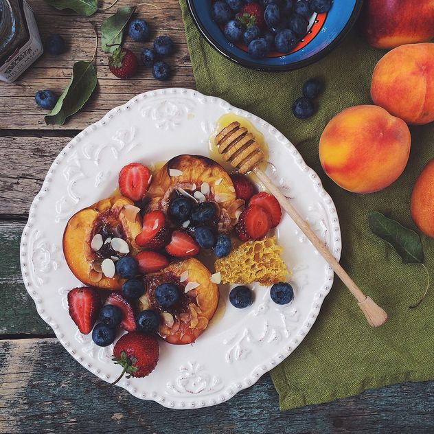 Fruits and berries with honey - бесплатный image #183225