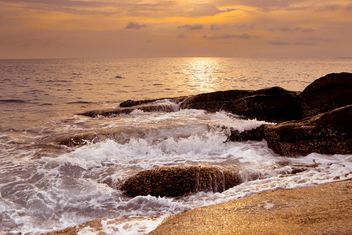 Rocky ocean shore - image #183465 gratis