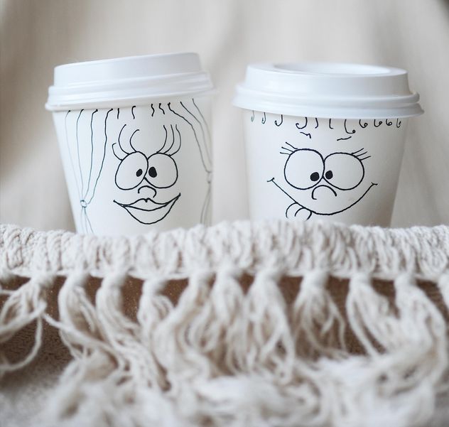 Paper cups with funny faces - image gratuit #183755 