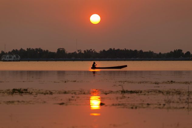 Silhouette of fishermen in boat - Free image #186075