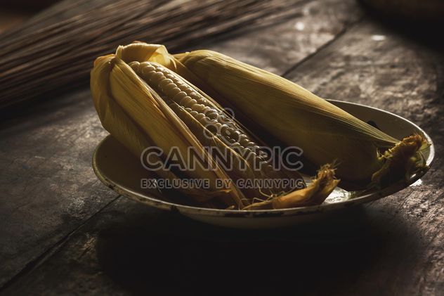 Corn cobs in plate - бесплатный image #186135