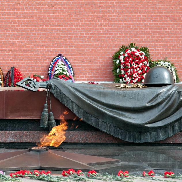 Tomb of the Unknown Soldier and eternal flame in Alexander Garden - image gratuit #186215 