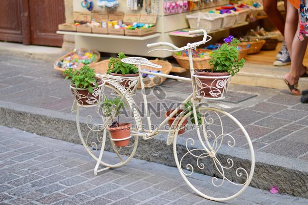 Decorative bike with flowers - image #186265 gratis