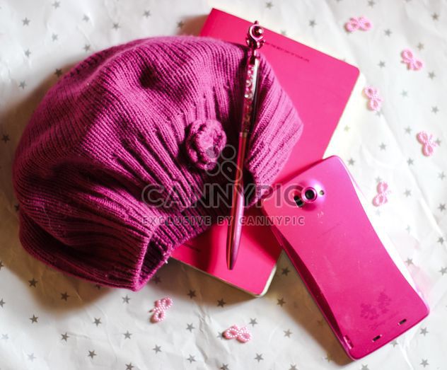 Pink smartphone, notebook, hat and pen - image gratuit #187235 