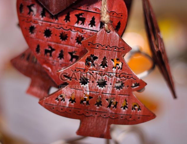 Close up of hristmas tree toy with ornament - image #187345 gratis