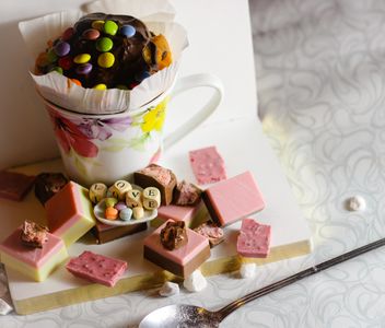 Cupcake, candies and cubes with letters - бесплатный image #187405