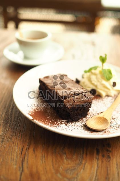 Brownies on the wood texture - image #197935 gratis