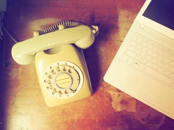 Vintage telephone - Kostenloses image #197975