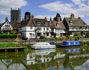 Houses and boats on the Severn river, southwestern Britain - image #198295 gratis