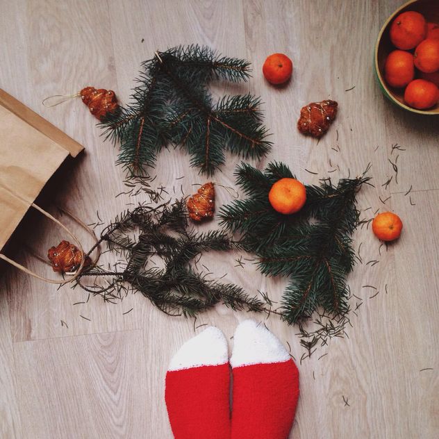 Christmas decorations, tangerines and fir branches - image #198435 gratis