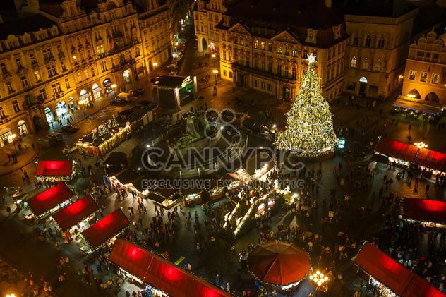 #prague #czech #czechrepublic #europe #architecture #buildings #outdoor #travel #tourism #view #lights #old #cityscape #city #scene #nightshot #night #christmas #xmas #newyear #garlands #winter #christmastree #themainsquare #square - image #198635 gratis