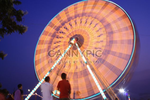Ferris wheel at night - image #199015 gratis