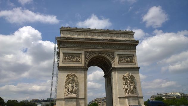 Arc de triomphe #oldcity #travel #europe #french #france #sky #clouds #tall #architecture #building #gate#carvings #sculpture #city#old#historical #landmark #famous #paris#facade#altstadt - image #199835 gratis
