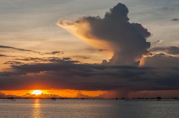 Cloudy sunset - image gratuit #271815 