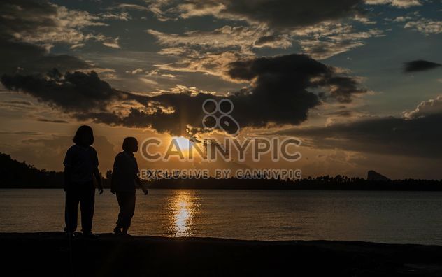 Silhouettes at sunset - image gratuit #271925 