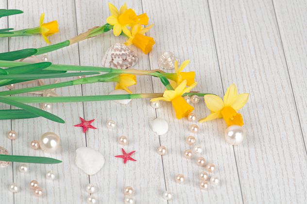 Daffodils on white wooden background - бесплатный image #272575