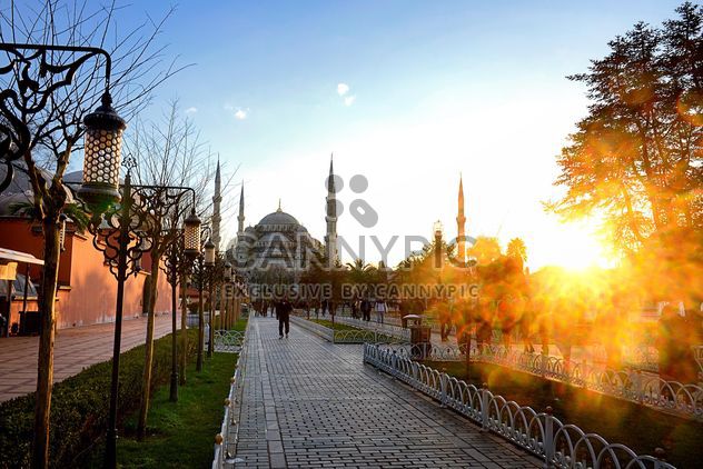 Sultan Ahmet mosque at sunset - image #272995 gratis