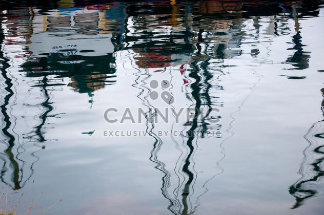 reflection in water - image gratuit #273575 