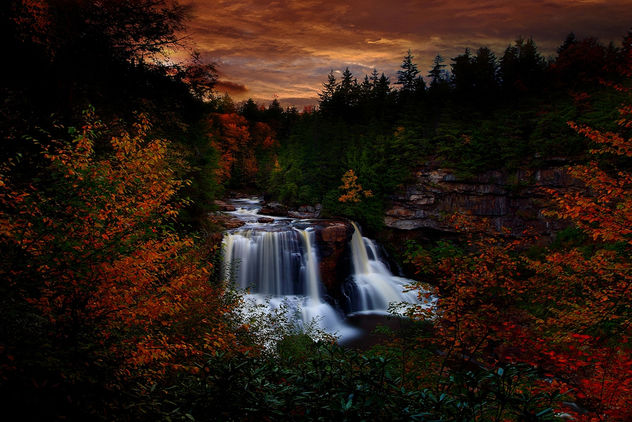 Autumn Waterfall Sunset - image #285385 gratis