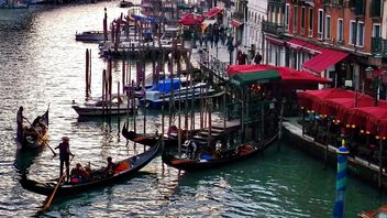 Gondola boats in Venice - image #301425 gratis