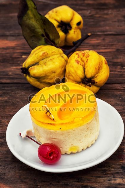 Quinces and yellow cake - image gratuit #302065 