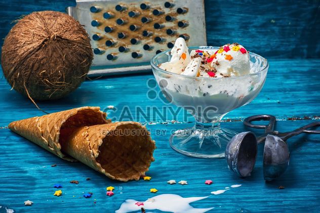 Ice cream, wafer cups and coconut - бесплатный image #302095