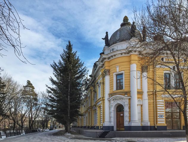 Yellow building in Blagoveschensk, Russia - Kostenloses image #302775
