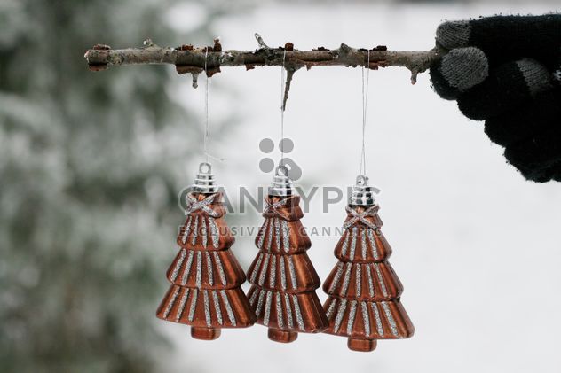 christmas toys karlkid hanging on the branch - бесплатный image #304085