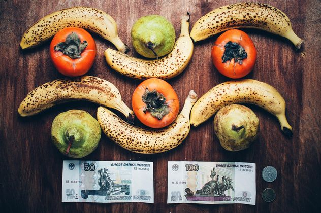 Bananas, pears and russian rubels - image gratuit #304615 