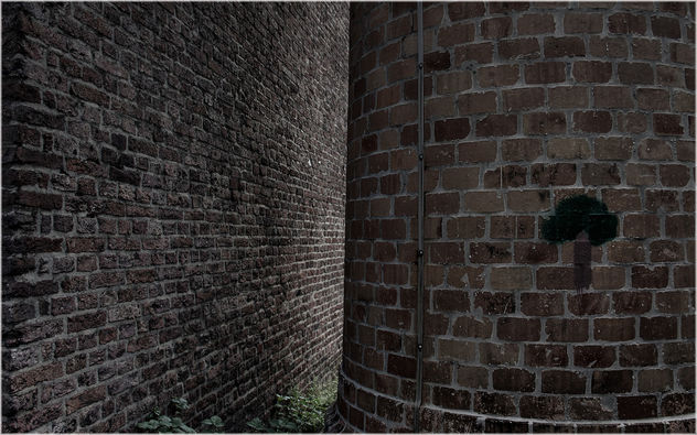bricks...and a hole between - image gratuit #321335 