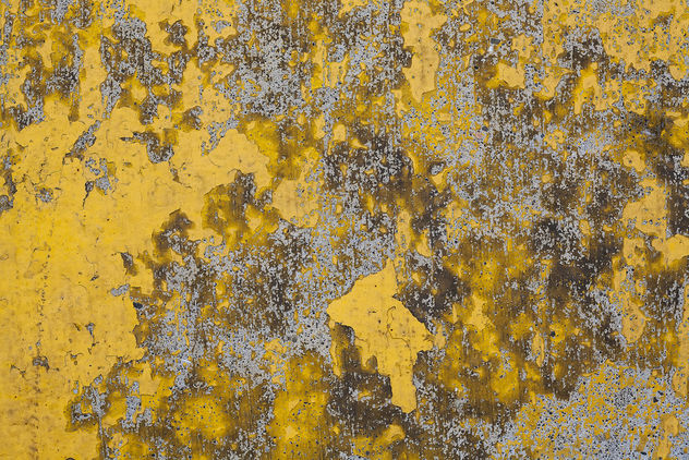 yellow paint on concrete median - image gratuit #324125 