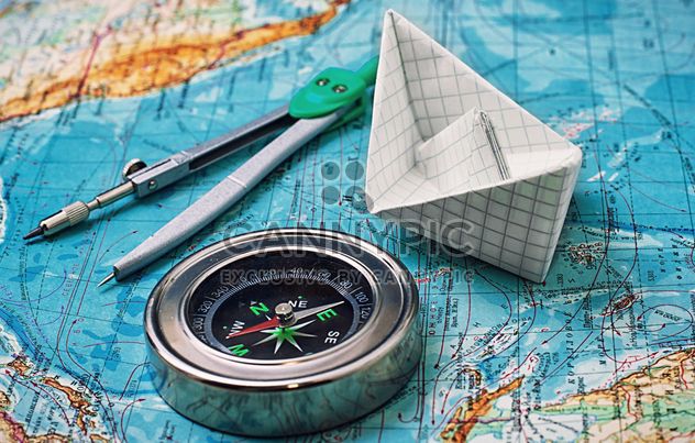 Compass and paper boat on the map - Free image #327335