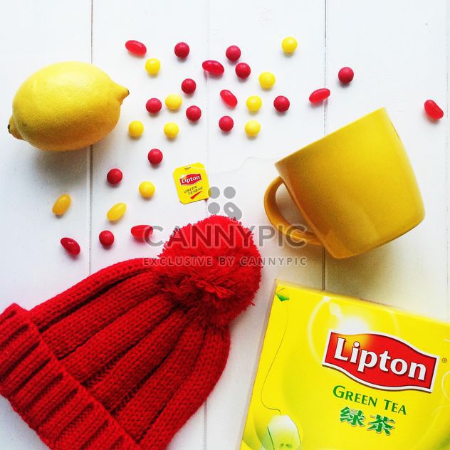 Red and yellow objects on a white background - image gratuit #329185 