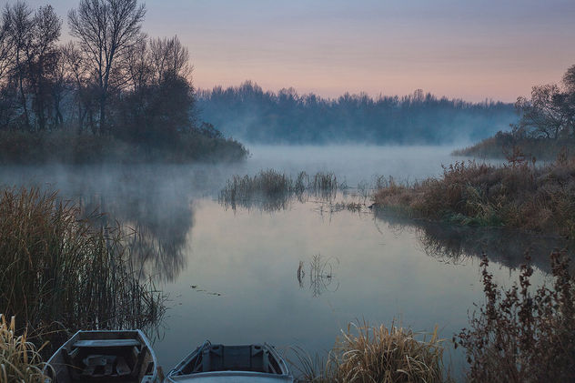 Fog on the lake.Autumn morning - Kostenloses image #329865