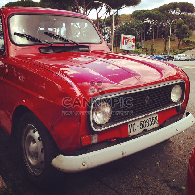 Old red Renault car - image gratuit #331115 