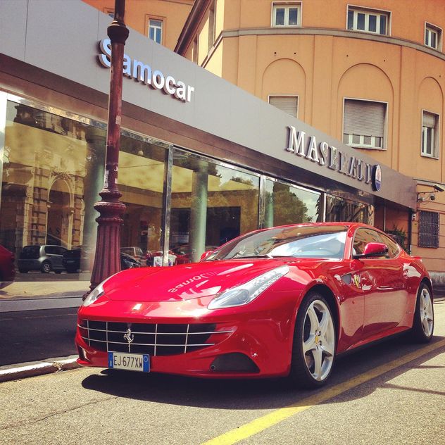Red Ferrari car - image gratuit #331135 