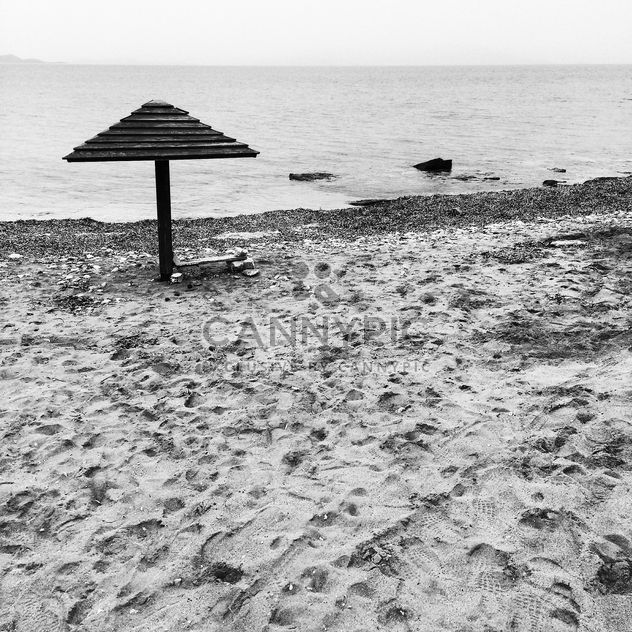 Beach umbrella on seashore in Greece - image gratuit #331755 