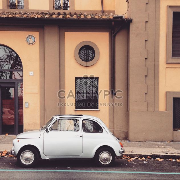 Fiat 500 parked near the house in Rome - image #331845 gratis