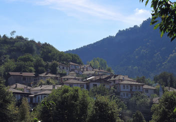 Turkey (Goynuk) Traditional wooden houses situated in a mountainous area - image #332535 gratis