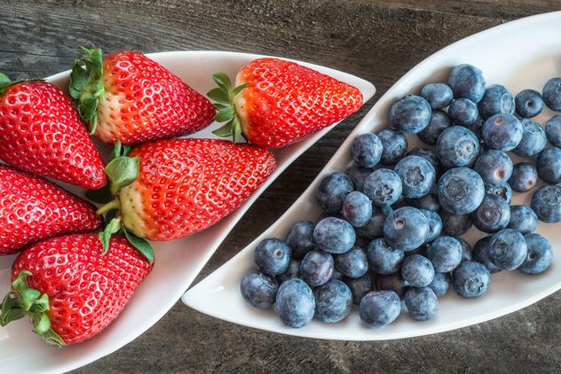 Strawberries and blueberries on plate - Free image #334275