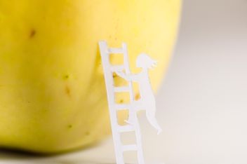 Apple and people made of paper - image gratuit #337855 