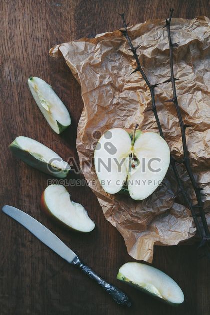 Apple slices, knife and twigs - image gratuit #337885 