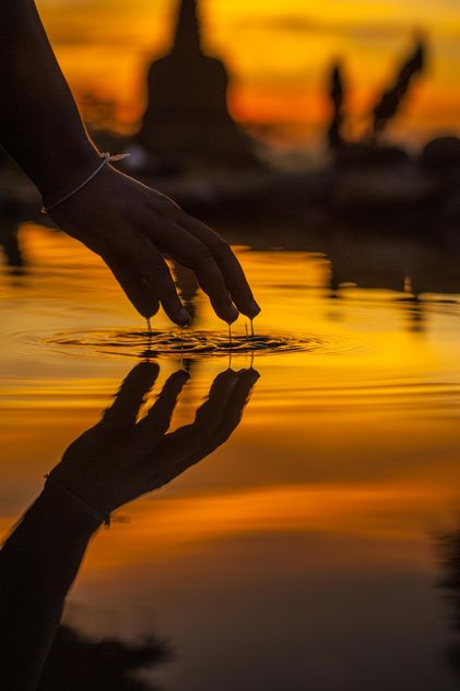 Hand with reflection in water - image gratuit #338585 