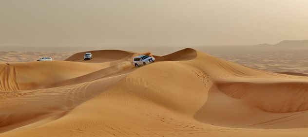 White cars in desert - image gratuit #339145 