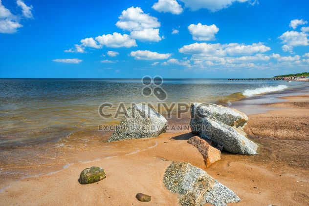 Landscape of sea coastline, rocks and sand - image #344015 gratis
