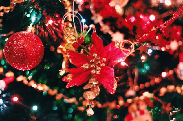 Christmas decorations on Christmas tree closeup - image #347795 gratis