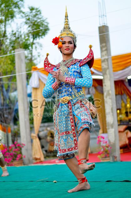 man dancing on thai show - image gratuit #380495 