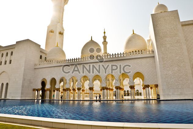 Sheikh Zayed Grand Mosque in Abu Dhabi, United Arab Emirates - image #449625 gratis