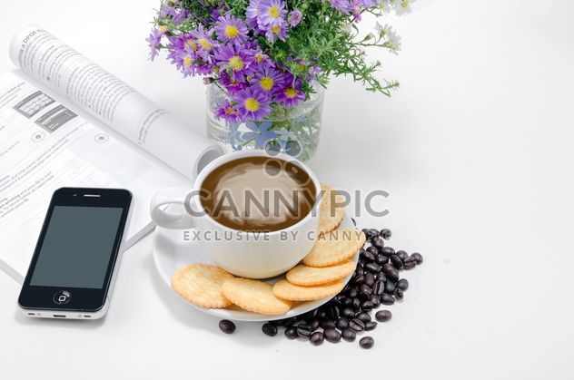 Coffee with crackers, flowers and smartphone - image #452445 gratis